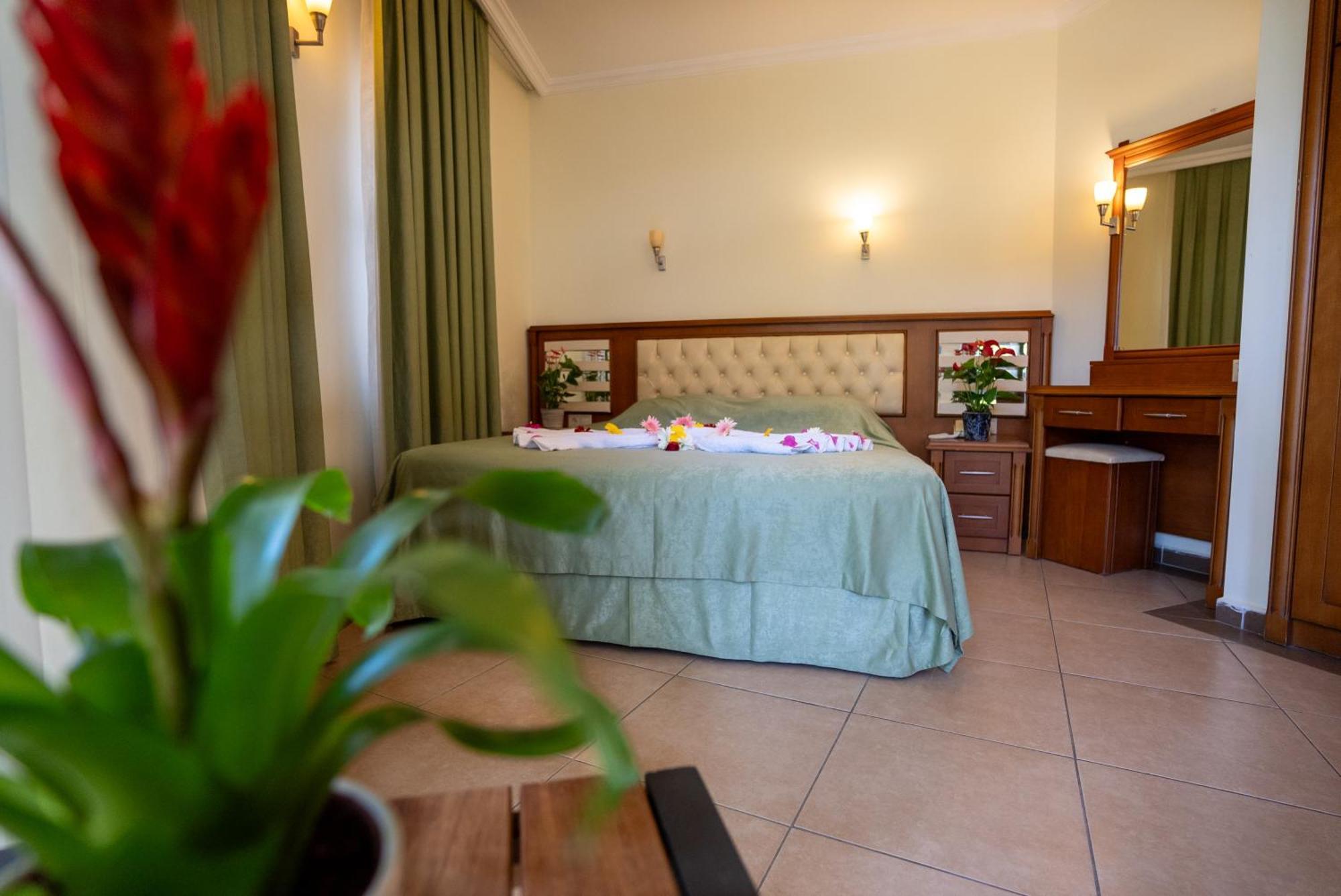 Club Karakas Apart Otel Marmaris Esterno foto